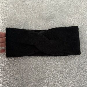 Aritzia Main Character Twist front headband / ear warmer